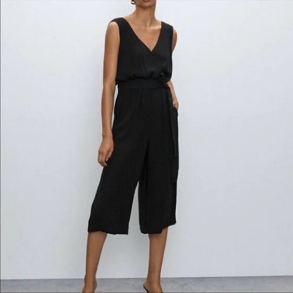 Aritzia • Babaton Maximillian Black Jumpsuit